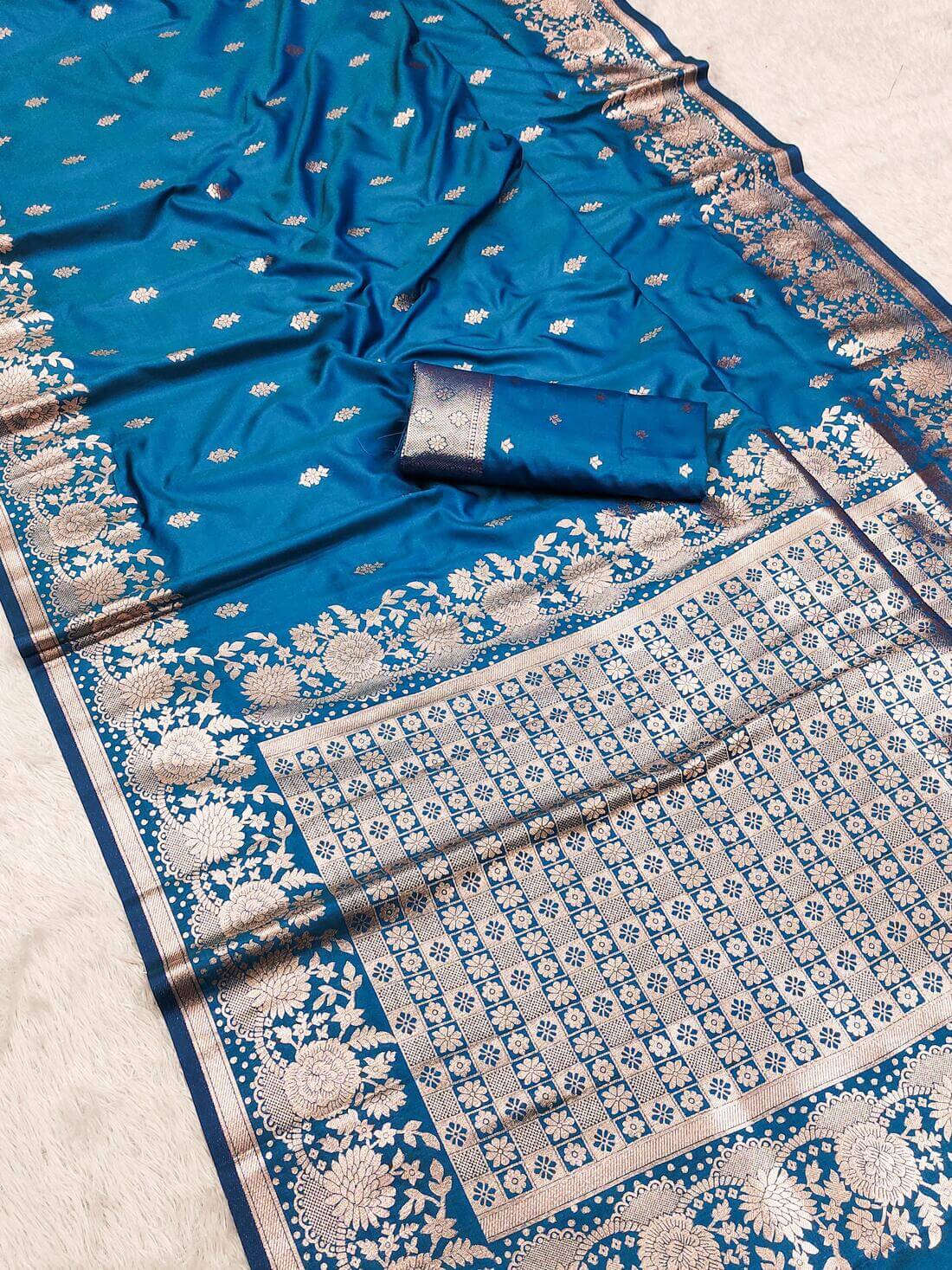 Seraglio Firozi Soft Banarasi Silk Saree With Supernal Blouse Piece