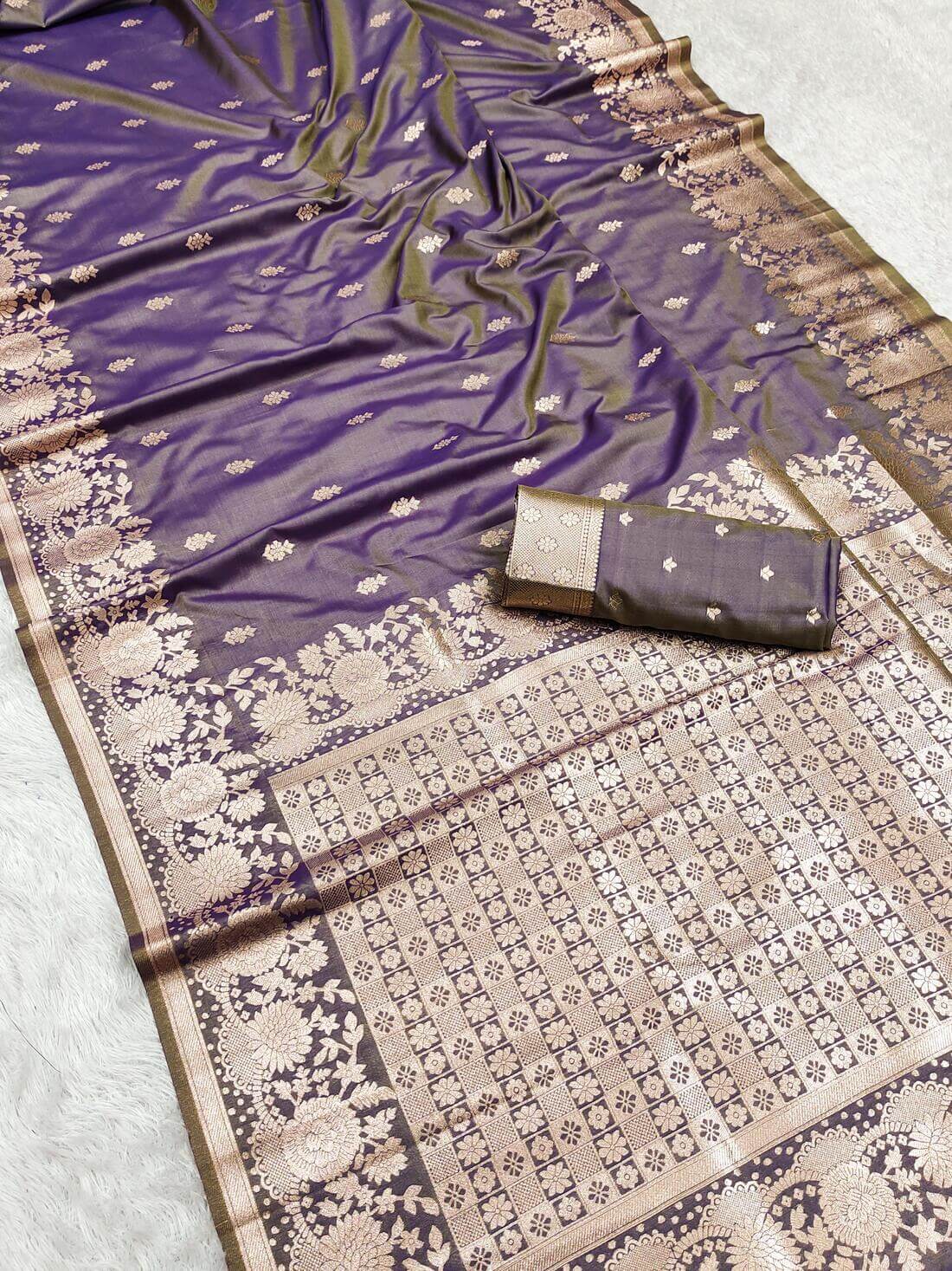 Skinny Lavender Soft Banarasi Silk Saree With Gratifying Blouse Piece