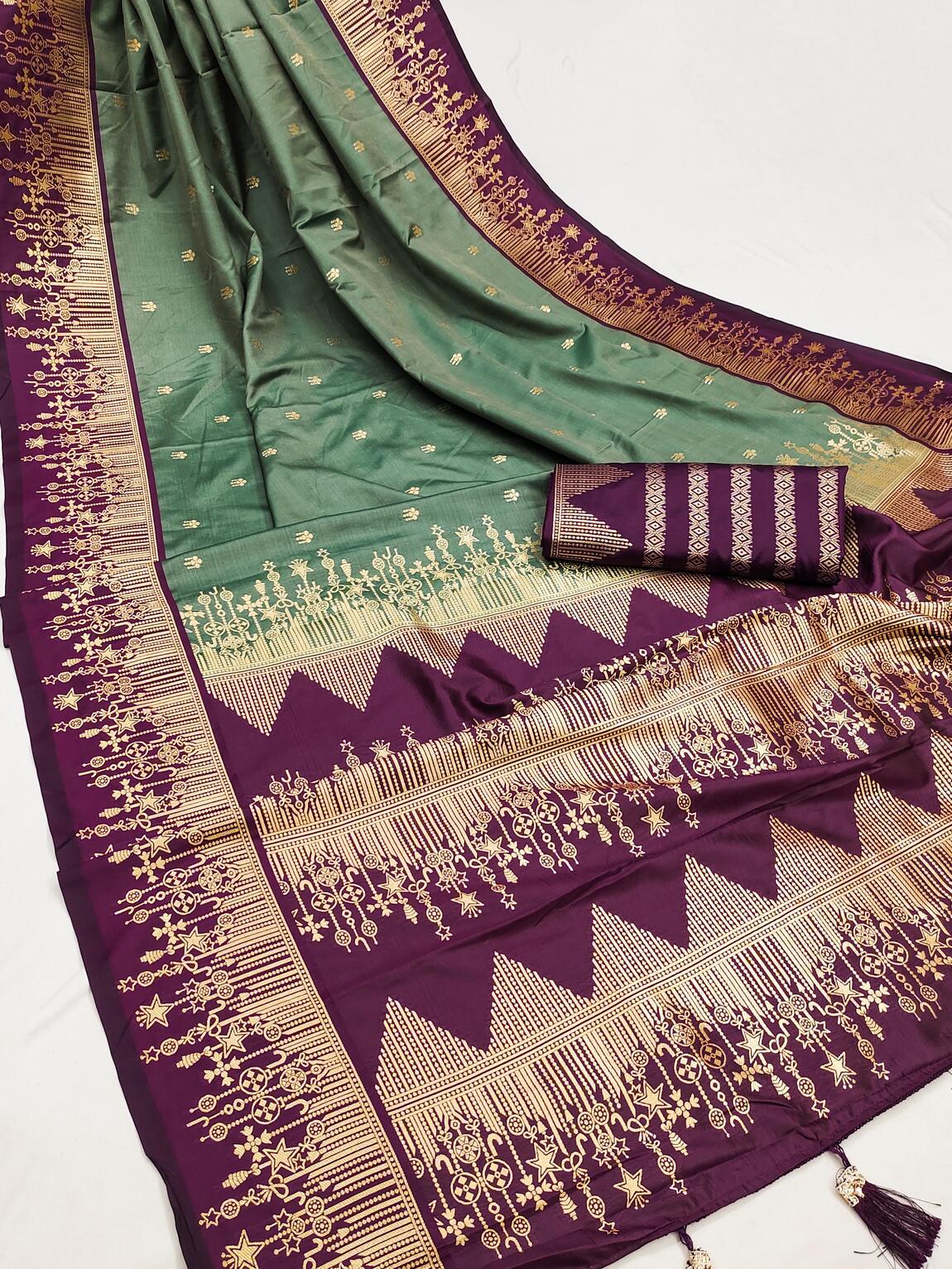 Blissful Green Soft Banarasi Silk Saree With Effulgent Blouse Piece