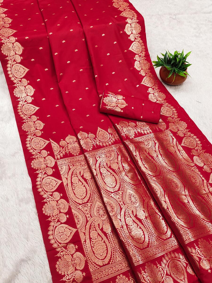 Extraordinary Red Soft Banarasi Silk Saree With Splendiferous Blouse Piece