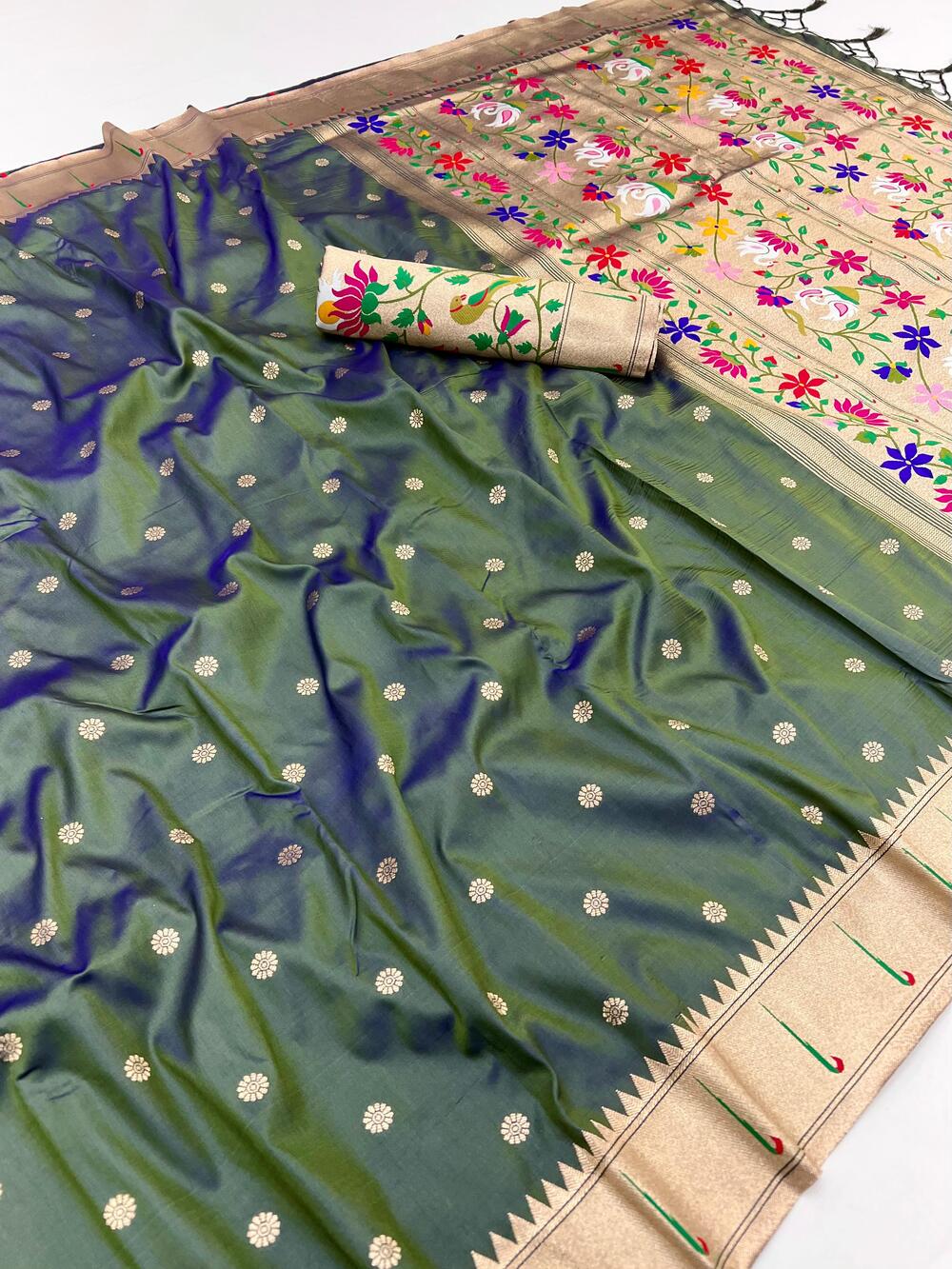 Embellished Dark Green Paithani Silk Saree With Stunner Blouse Piece