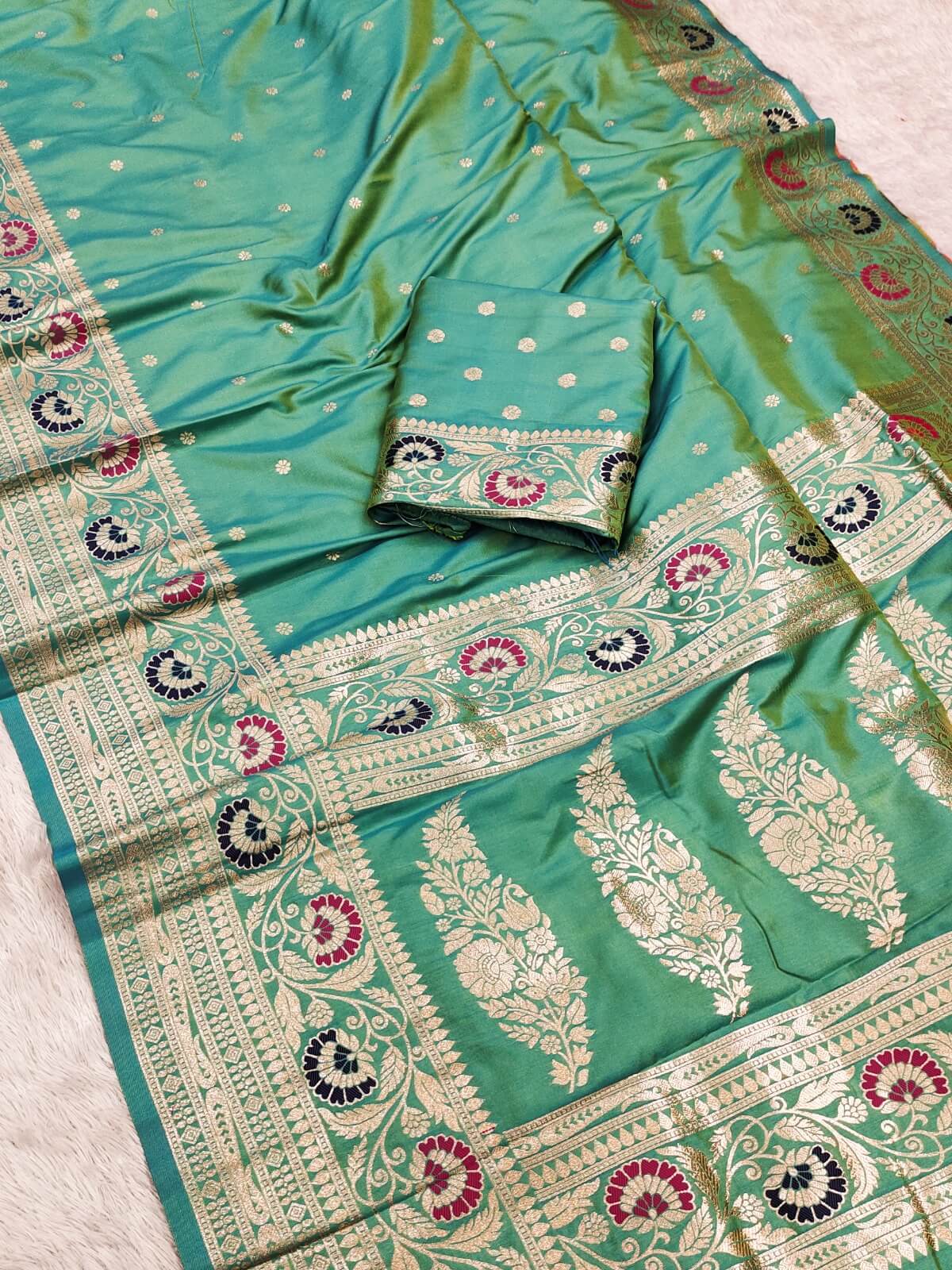 Stunner Sea Green Soft Banarasi Silk Saree With Nectarous Blouse Piece
