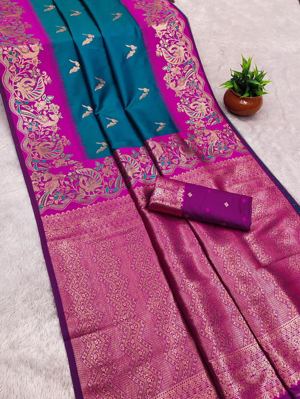 Fantabulous Rama Soft Banarasi Silk Saree With Demure Blouse Piece