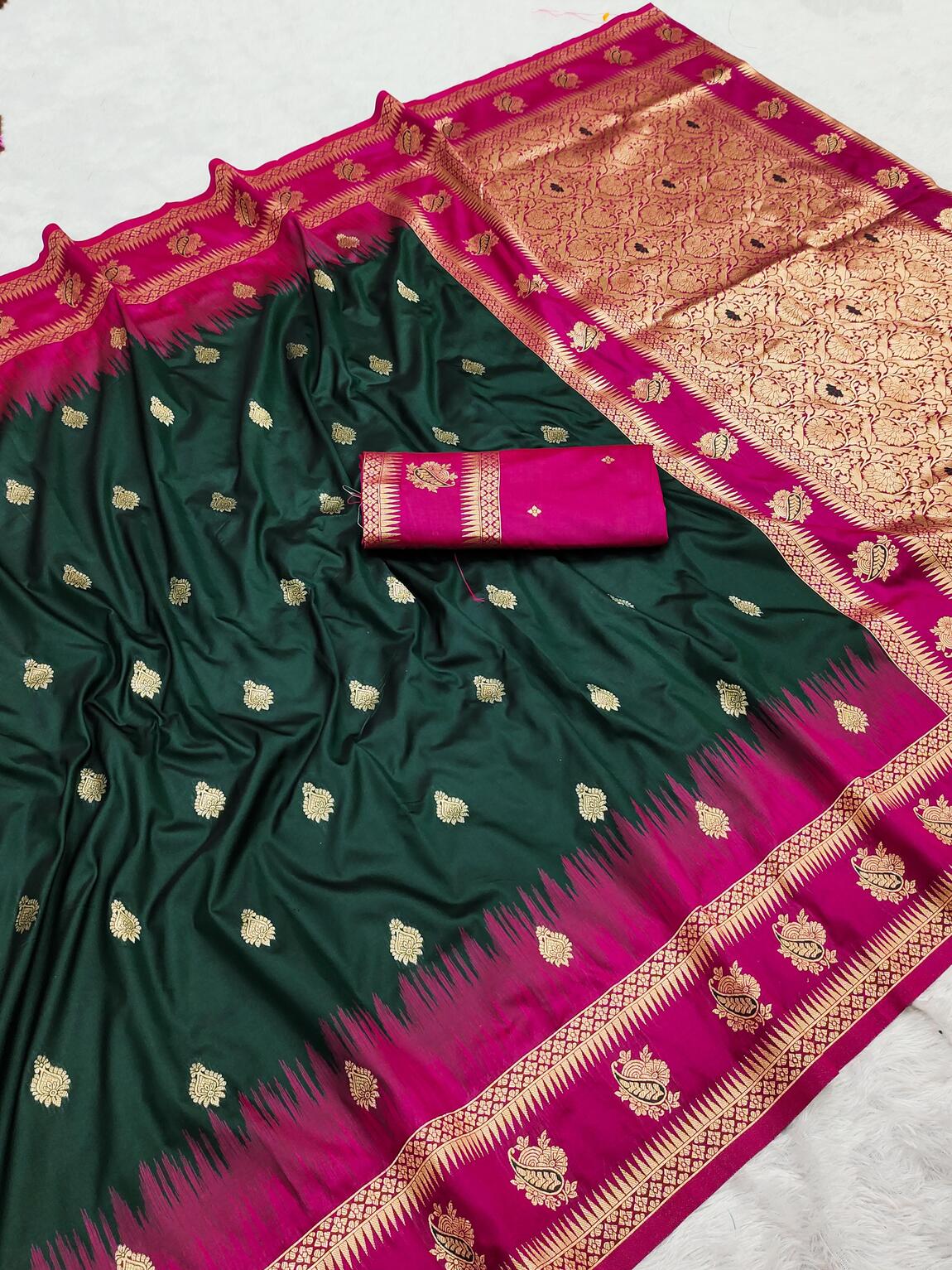 Snazzy Dark Green Soft Banarasi Silk Saree With Diaphanous Blouse Piece