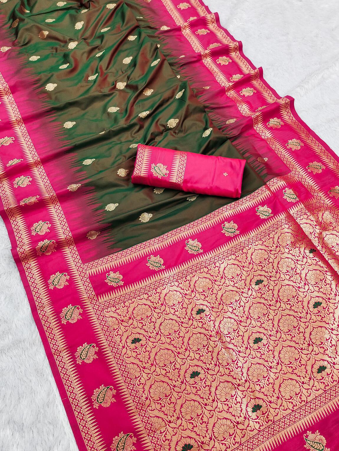 Surpassing Green Soft Banarasi Silk Saree With Zephyr Blouse Piece
