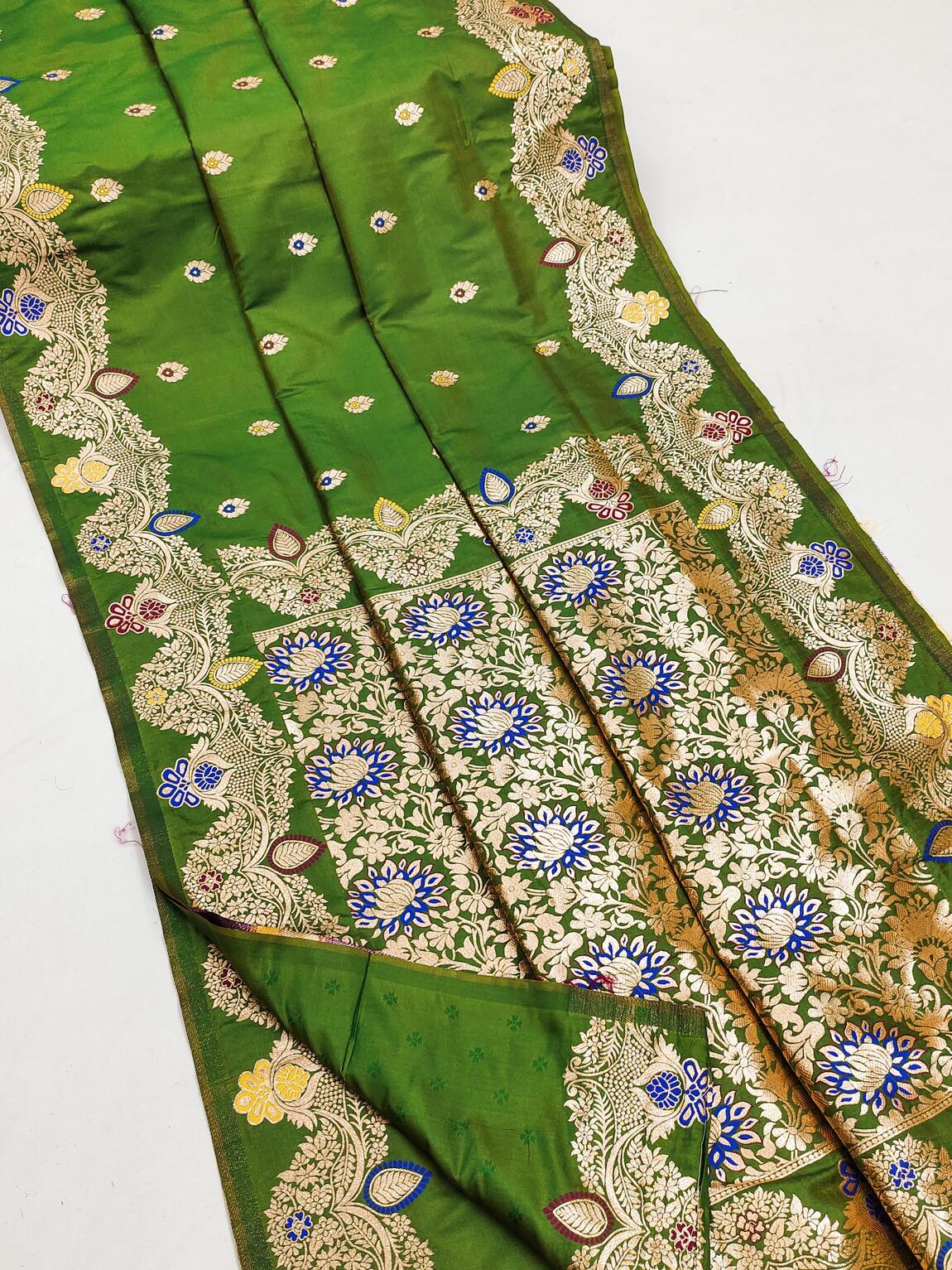 Stylish Green Soft Banarasi Silk Saree With Allure Blouse Piece