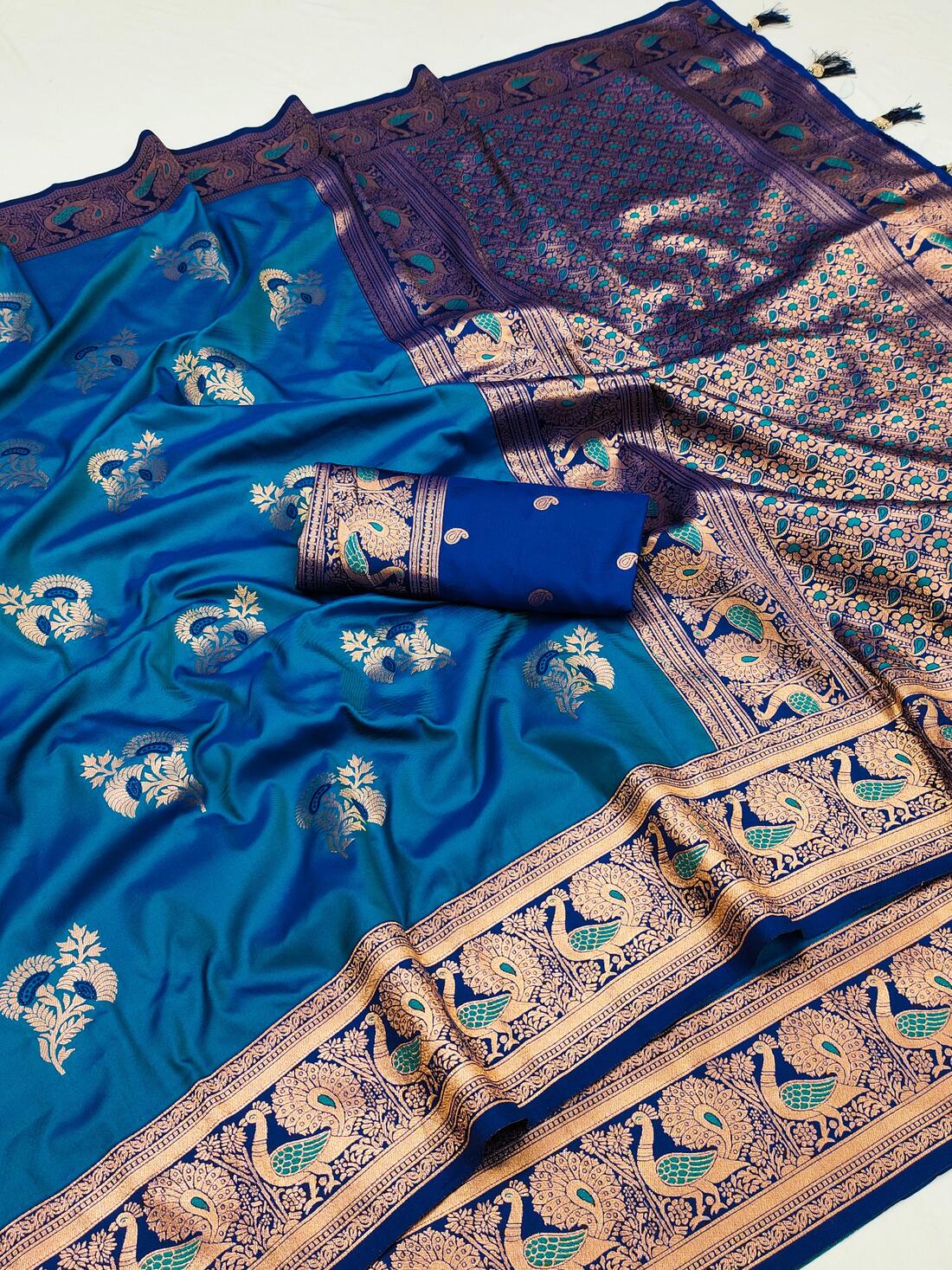 Unique Firozi Paithani Silk Saree With Forbearance Blouse Piece