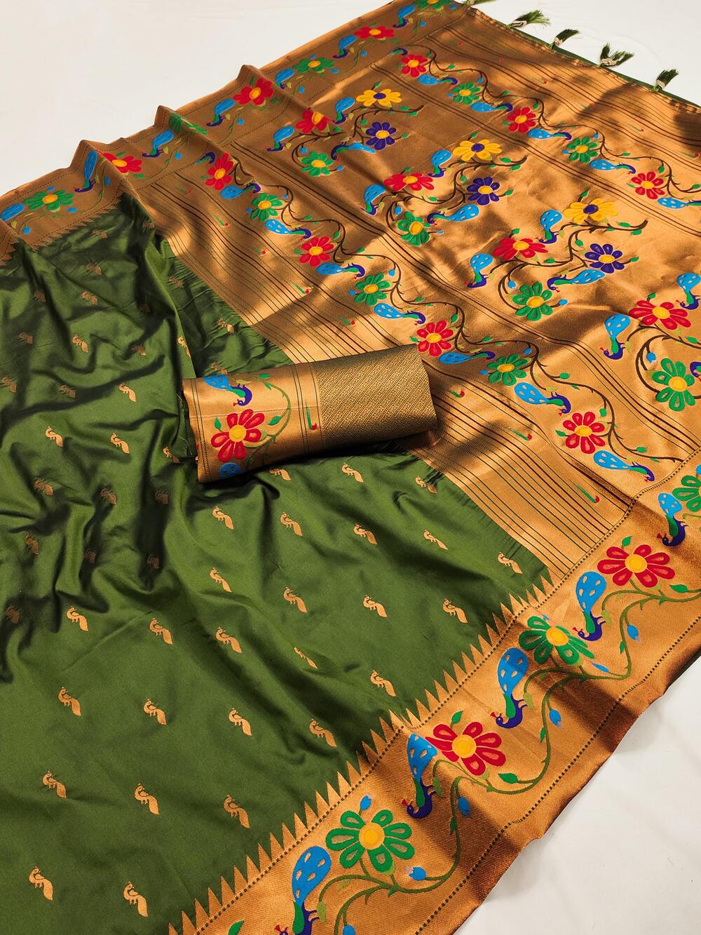 Flamboyant Mehndi Paithani Silk Saree With Stunner Blouse Piece