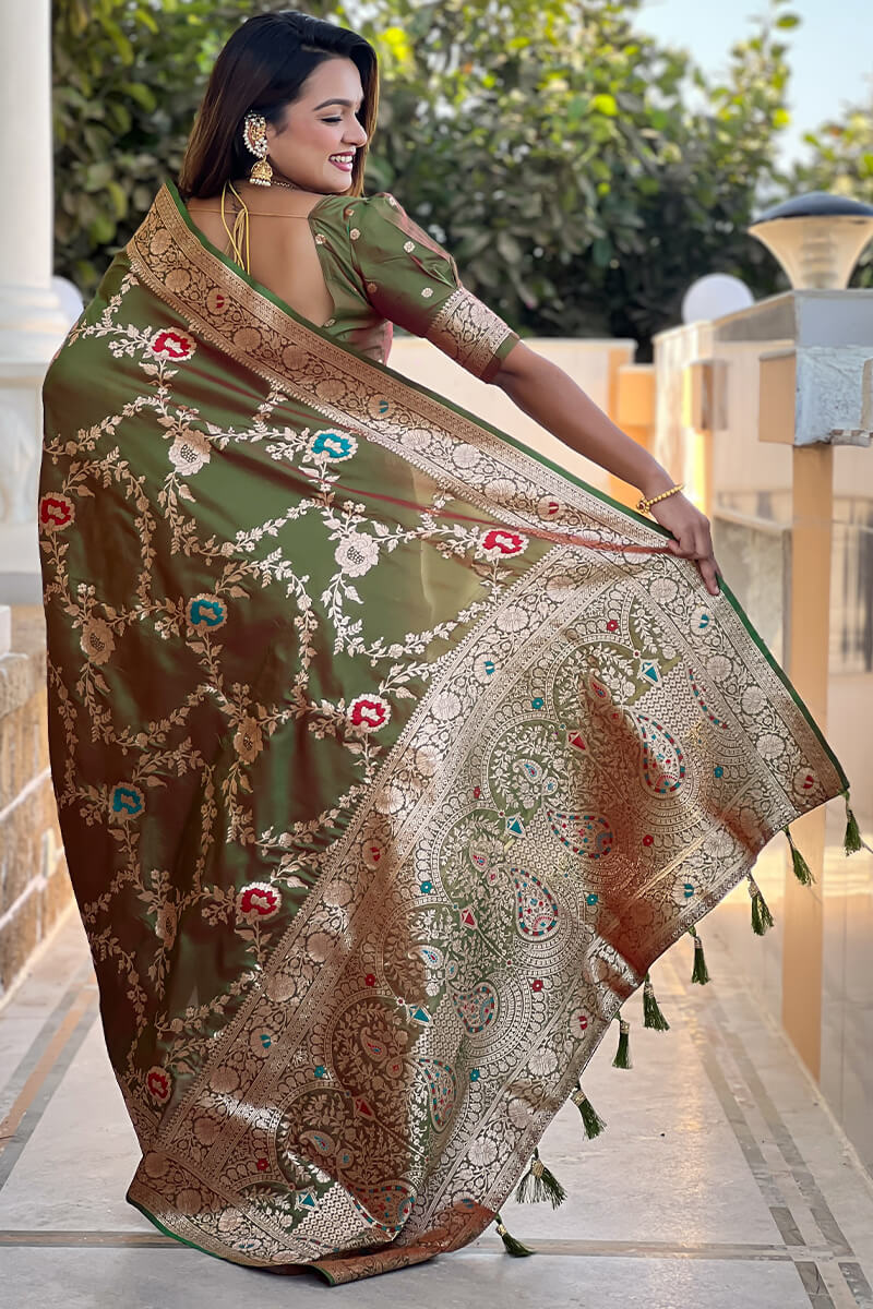 Gratifying Mehndi Soft Banarasi Silk Saree With Scrupulous Blouse Piece