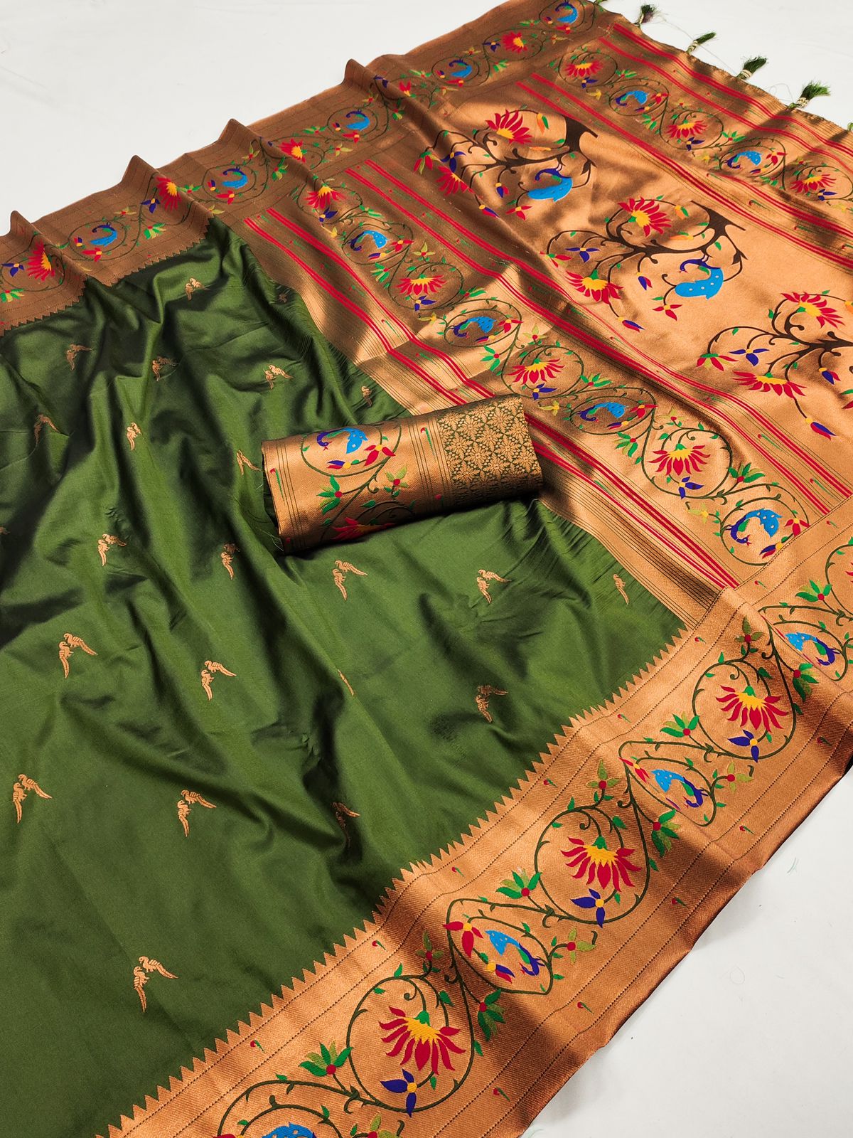 Bucolic Green Paithani Silk Saree With Desirable Blouse Piece