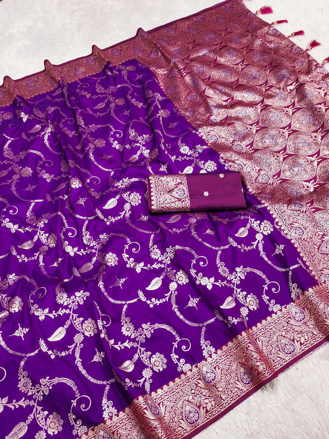 Classic Royal Purple Soft Banarasi Silk Saree With Hypnotic Blouse Piece