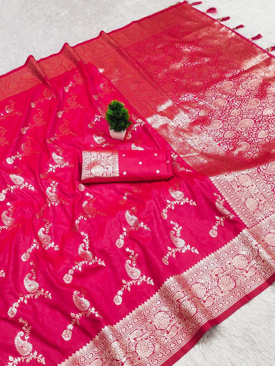 Eclat Dark Pink Soft Banarasi Silk Saree With Enamoring Blouse Piece