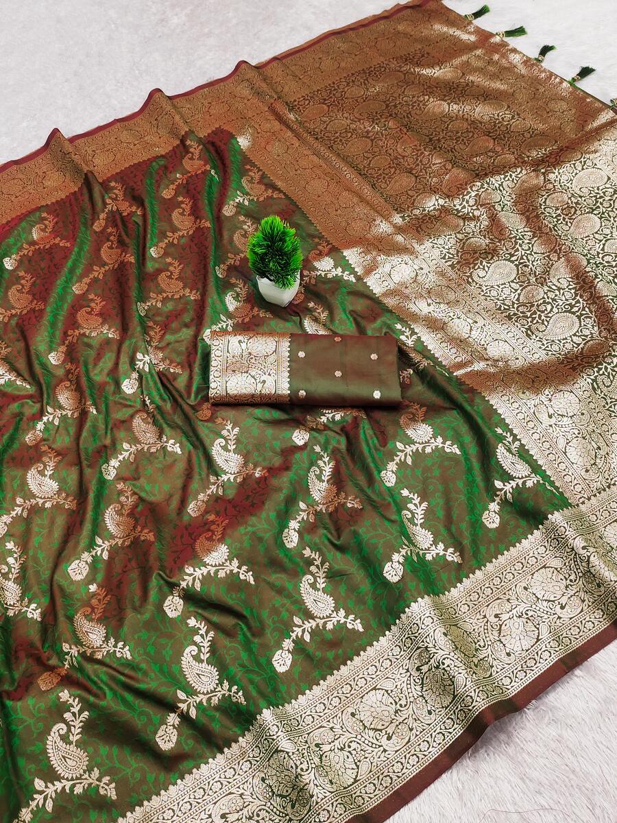 Mellifluous Green Soft Banarasi Silk Saree With Exemplary Blouse Piece