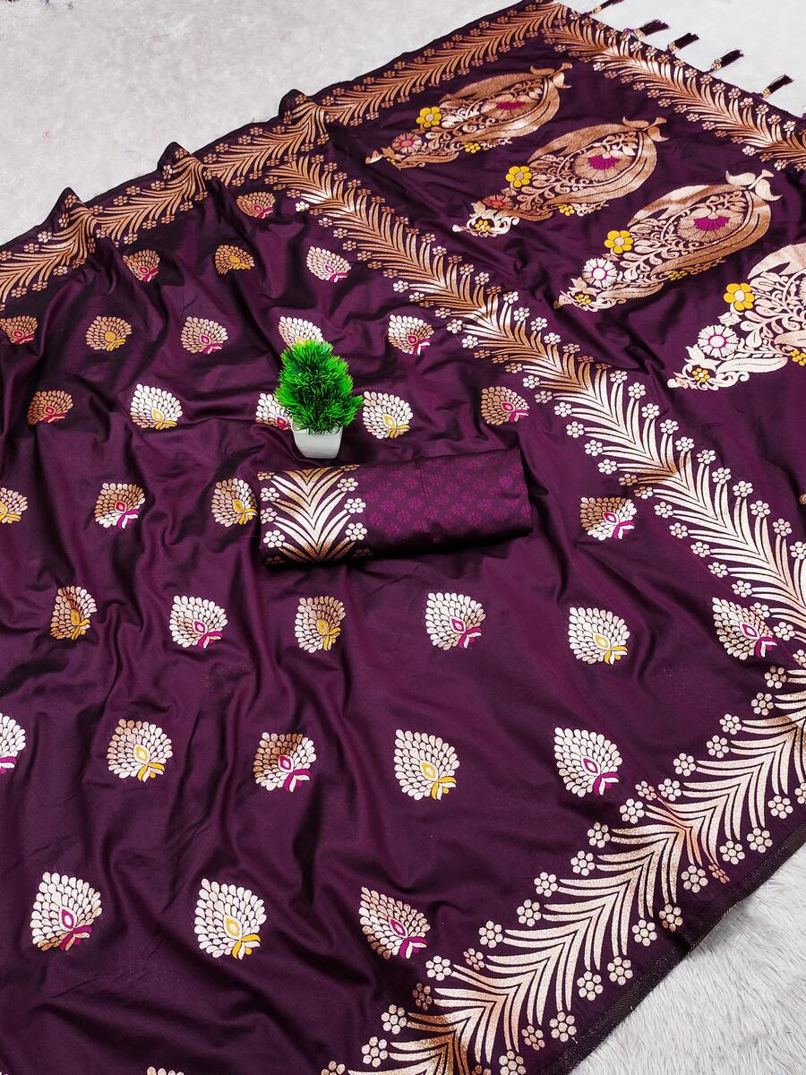 Desirable Purple Soft Banarasi Silk Saree With Nemesis Blouse Piece