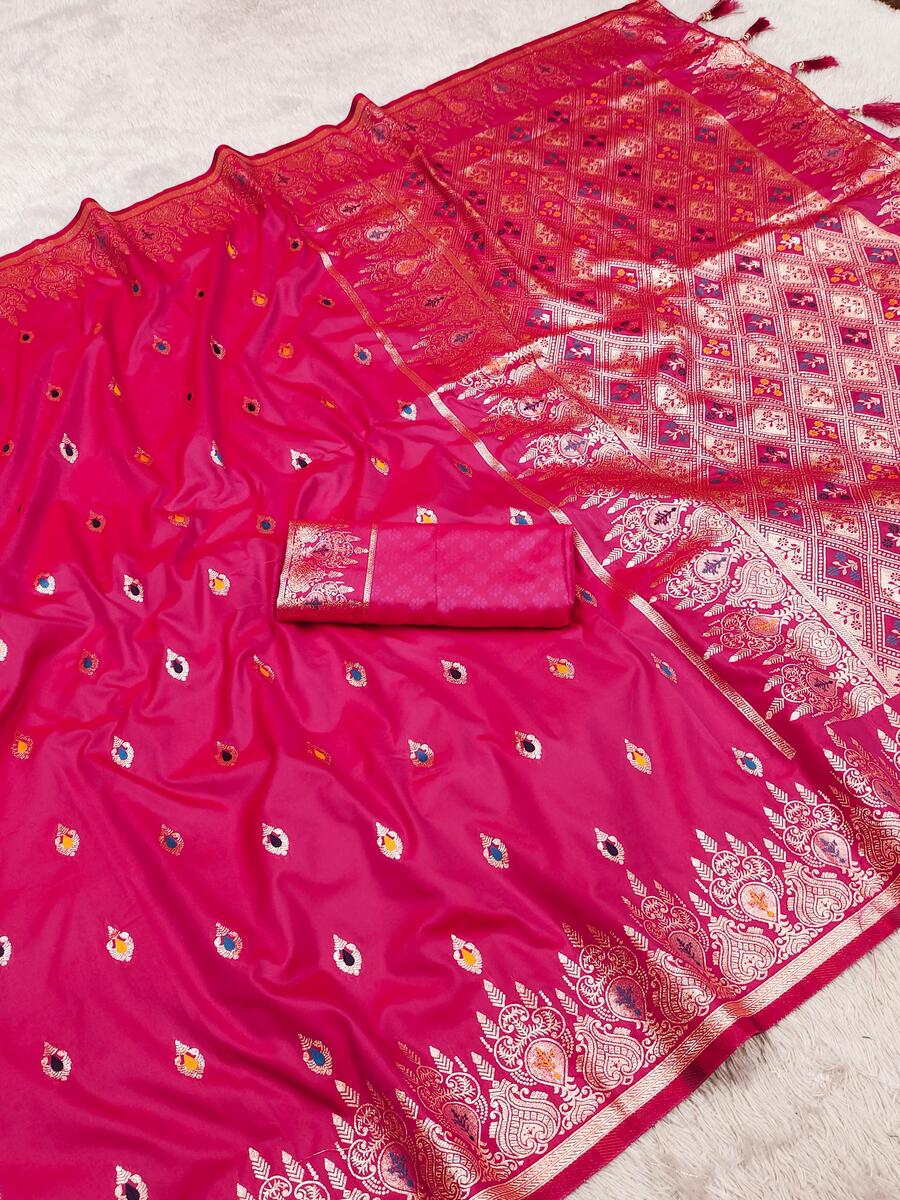 Adorning Dark Pink Rama Soft Banarasi Silk Saree With Lissome Blouse Piece
