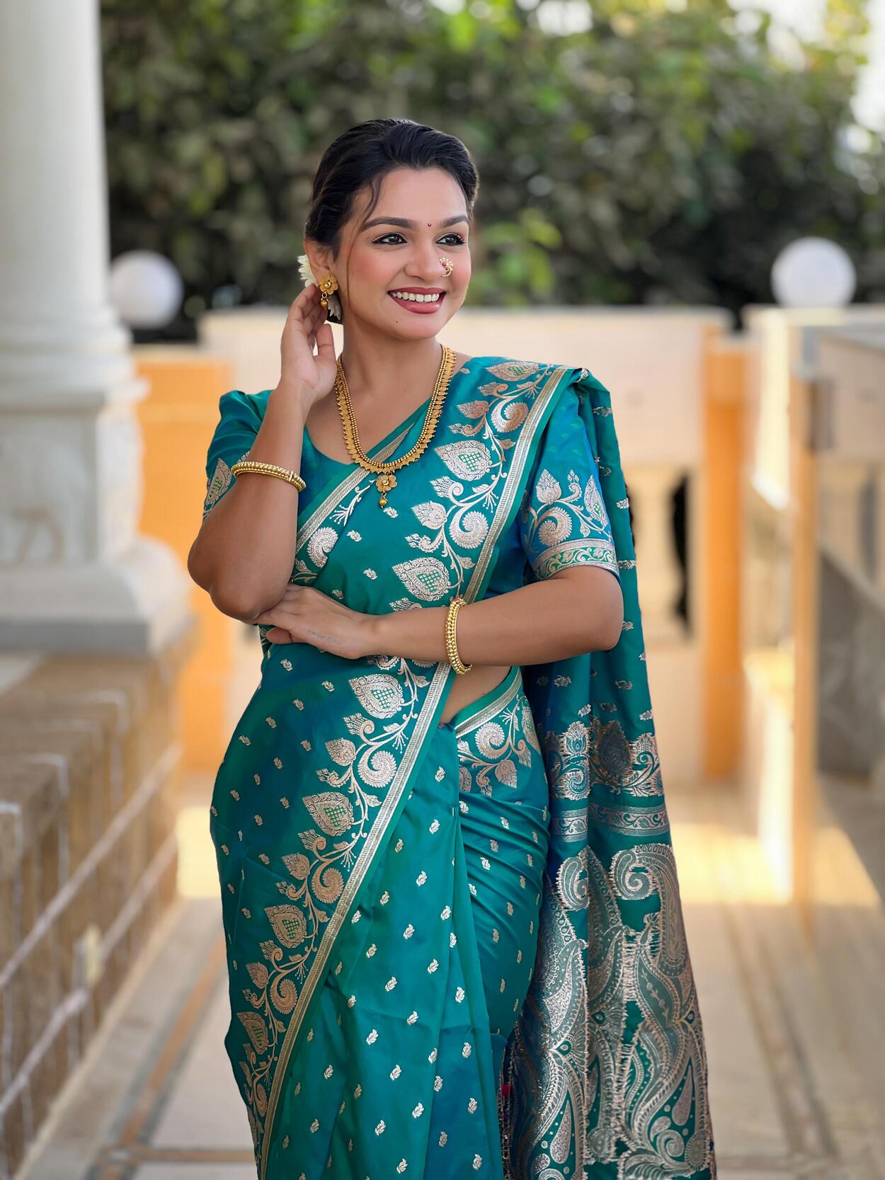 Denouement Rama Soft Banarasi Silk Saree With Delectable Blouse Piece