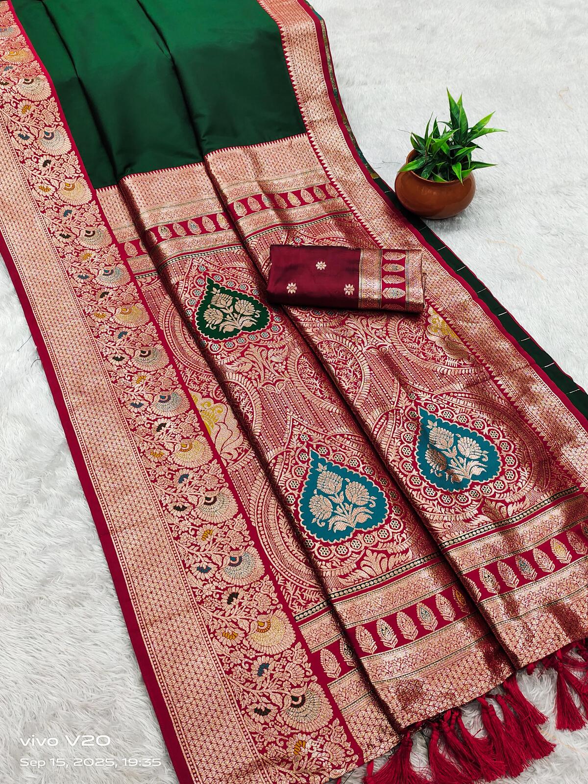 Allure Dark Green Soft Banarasi Silk Saree With Gorgeous Blouse Piece