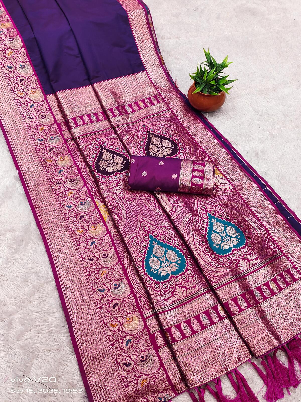 Glowing Purple Soft Banarasi Silk Saree With Majestic Blouse Piece
