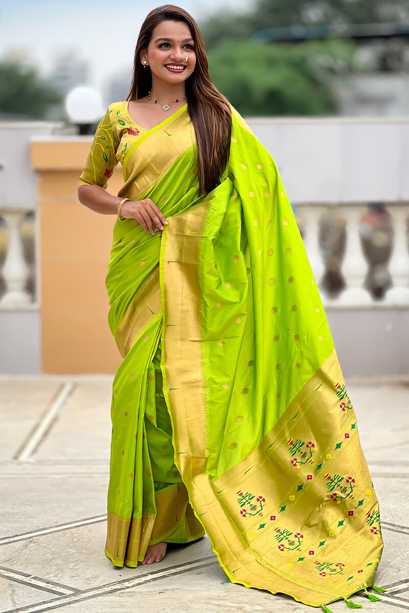 Seraphic Parrot Paithani Silk Saree With Sumptuous Blouse Piece