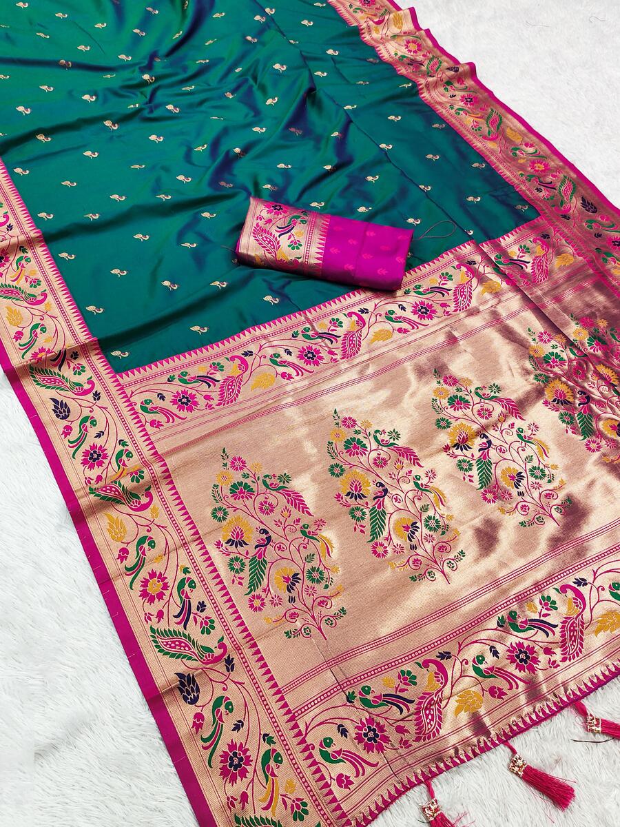 Tantalizing Rama Paithani Silk Saree With Imaginative Blouse Piece