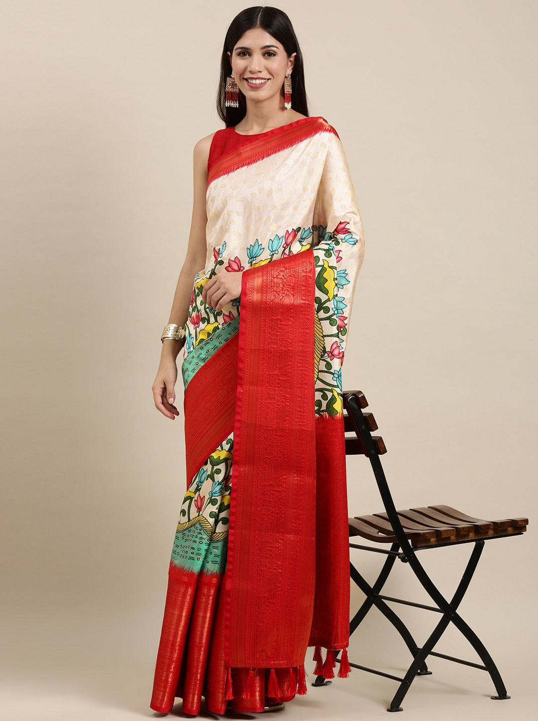 Scintillating Beige Kalamkari Printed Saree With Flameboyant Blouse Piece