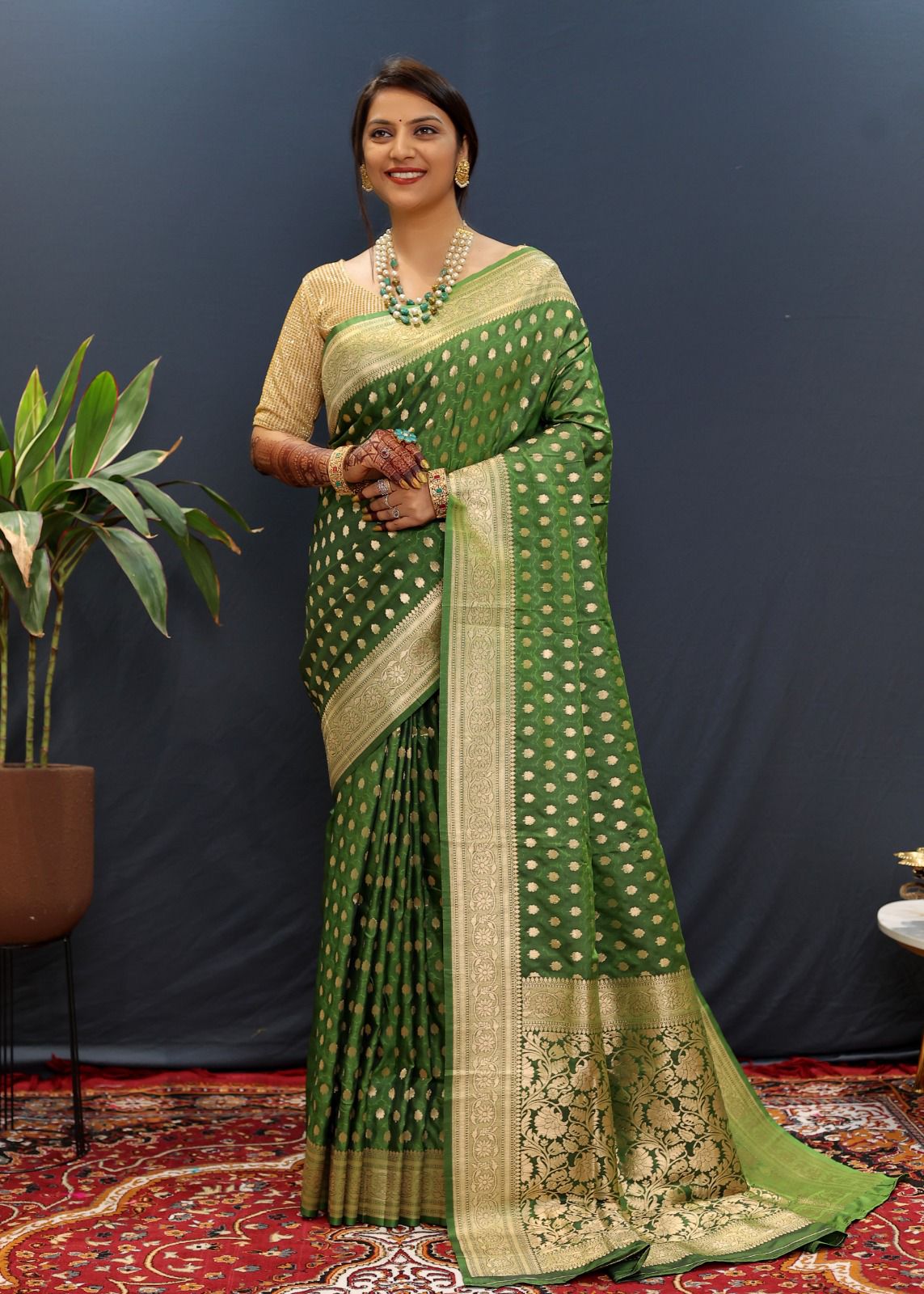 Woebegone Green Soft Banarasi Silk Saree With Confounding Blouse Piece
