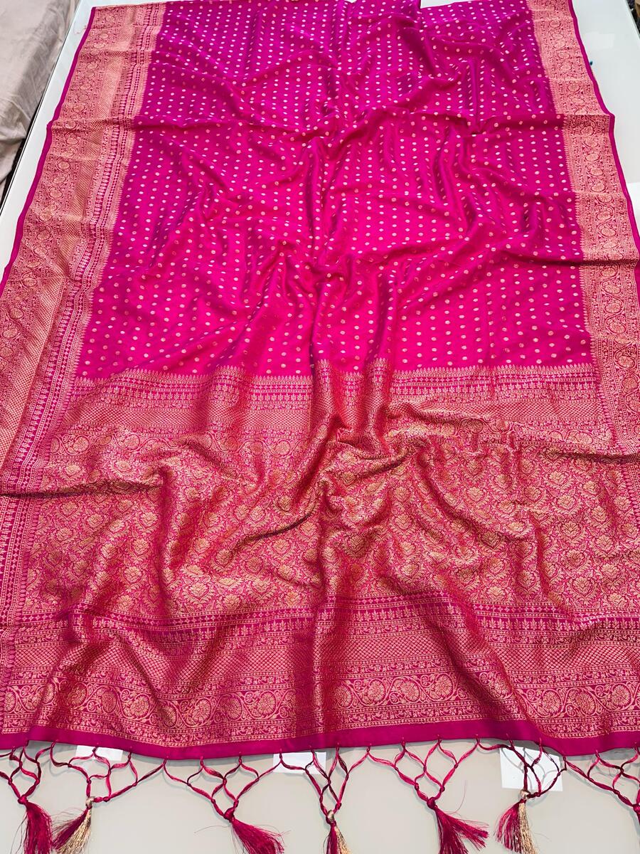 Bucolic Dark Pink Soft Banarasi Silk Saree With Demanding Blouse Piece