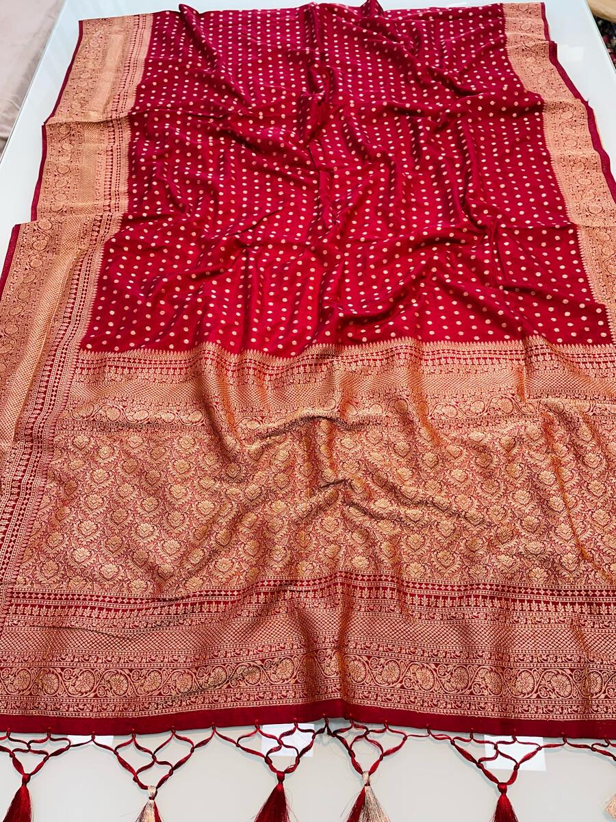 Intricate Maroon Soft Banarasi Silk Saree With Confounding Blouse Piece