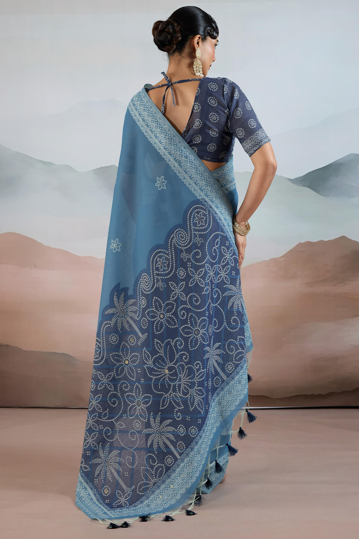 Tantalizing Blue Cotton Silk Saree With Invaluable Blouse Piece