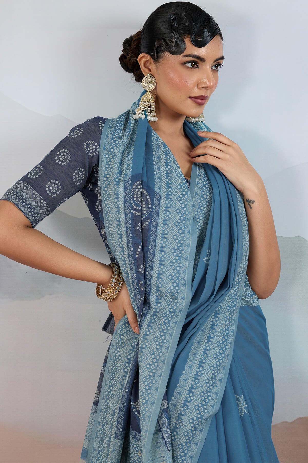 Tantalizing Blue Cotton Silk Saree With Invaluable Blouse Piece