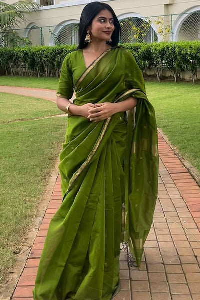Enamoring Green Cotton Silk Saree With Snappy Blouse Piece