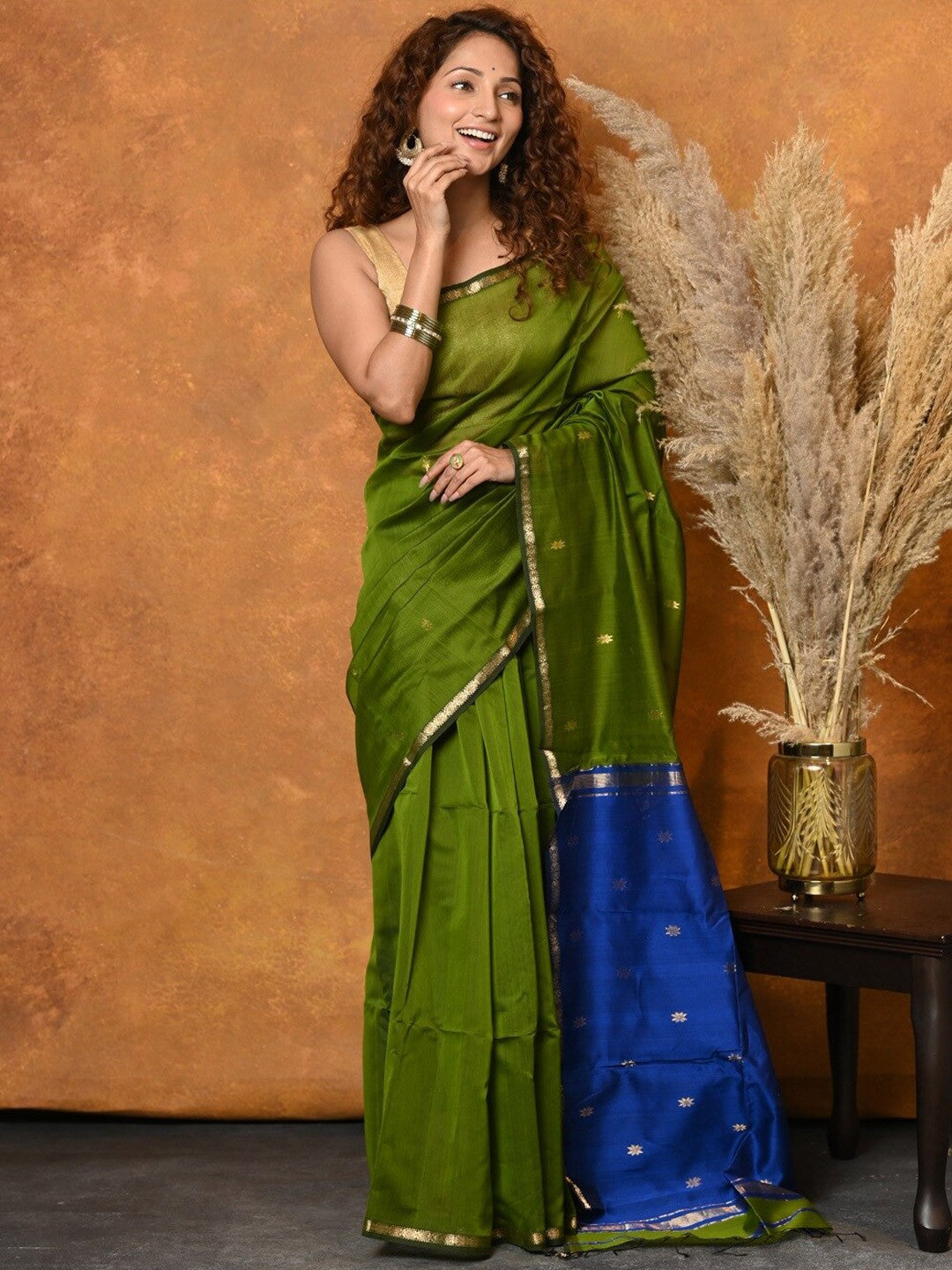 Invaluable Green Cotton Silk Saree With Vibrant Blouse Piece