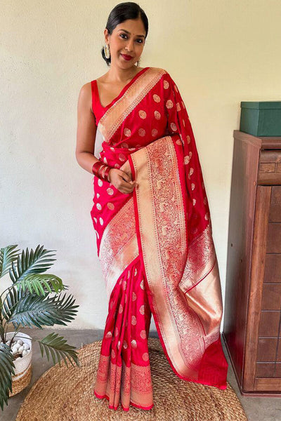 Dissemble Red Soft Silk Saree With Bewitching Blouse Piece