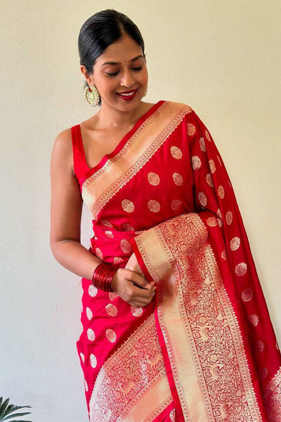Dissemble Red Soft Silk Saree With Bewitching Blouse Piece