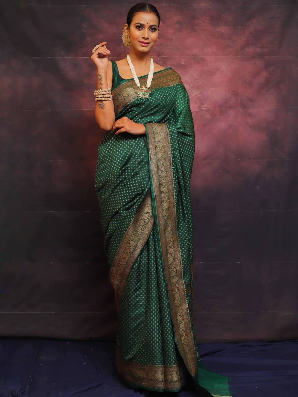 Radiant Dark Green Soft Silk Saree With Exquisite Blouse Piece