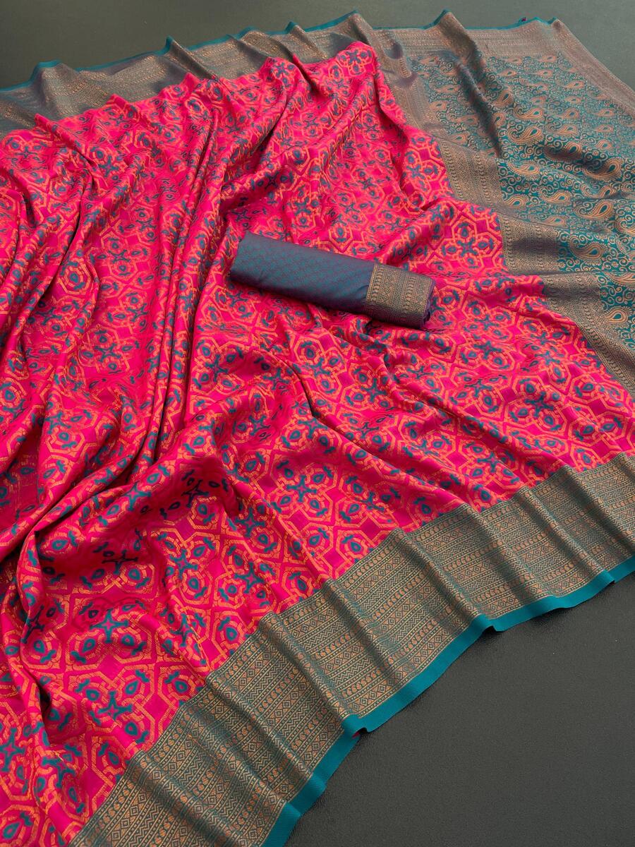 Intricate Dark Pink Soft Banarasi Silk Saree With Desiring Blouse Piece