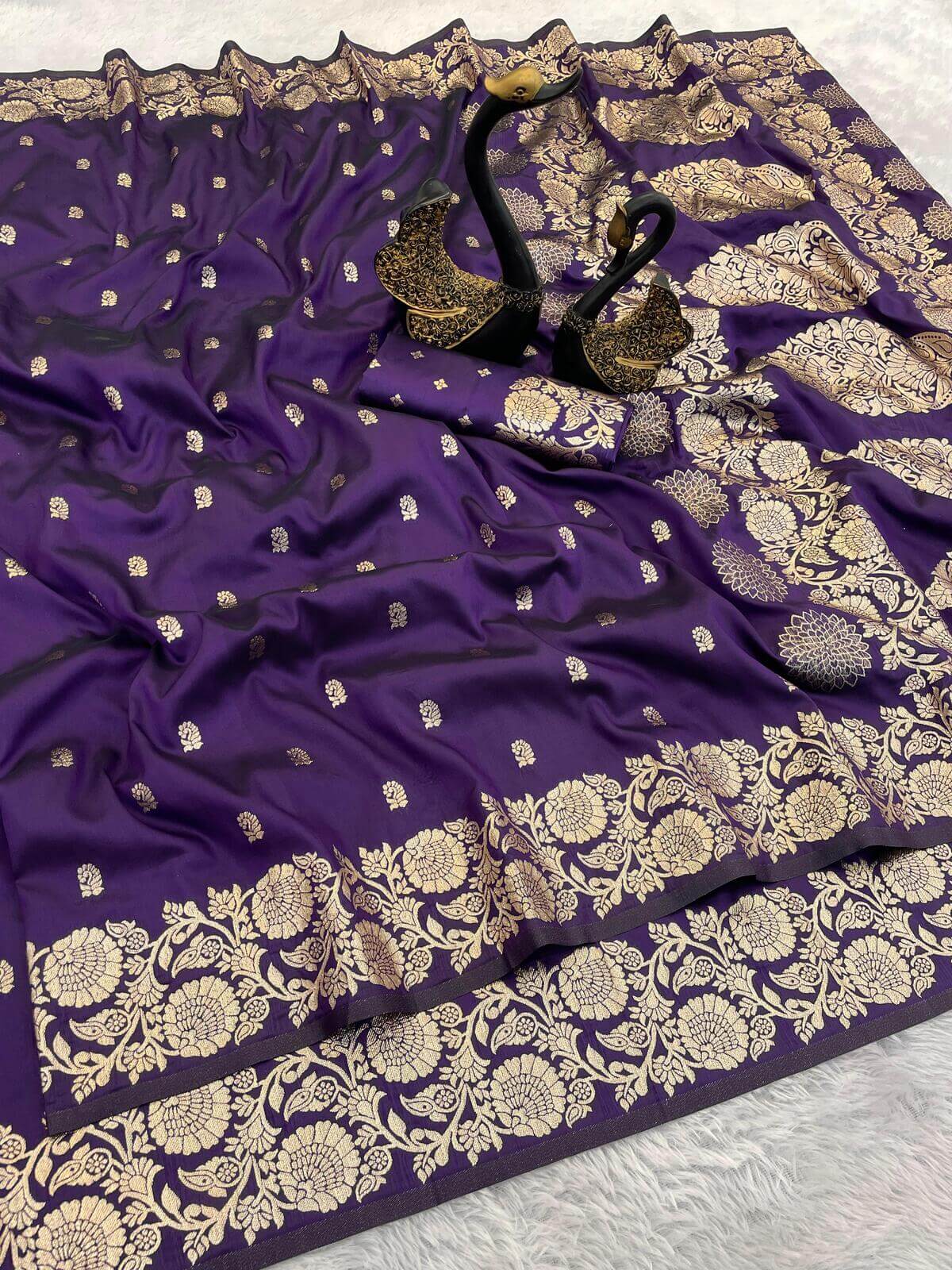 Scintilla Purple Soft Banarasi Silk Saree With Tempting Blouse Piece
