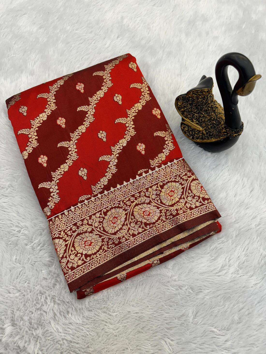 Marvellous Red Soft Banarasi Silk Saree With Evanescent Blouse Piece