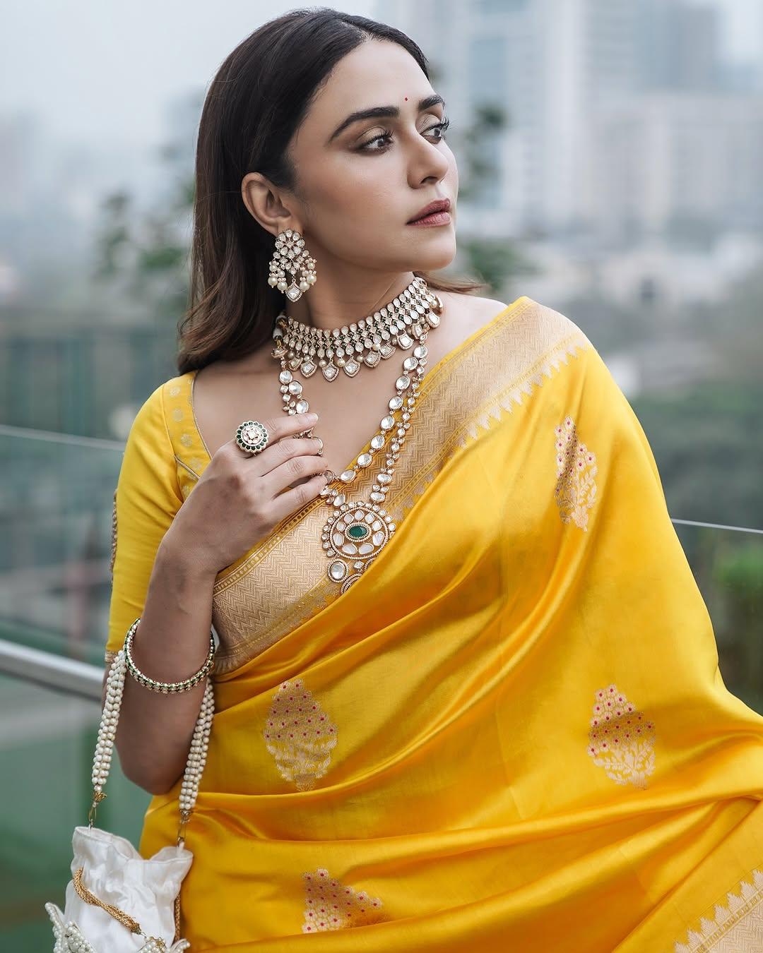 Enchanting Yellow Soft Silk Saree With Flamboyant Blouse Piece