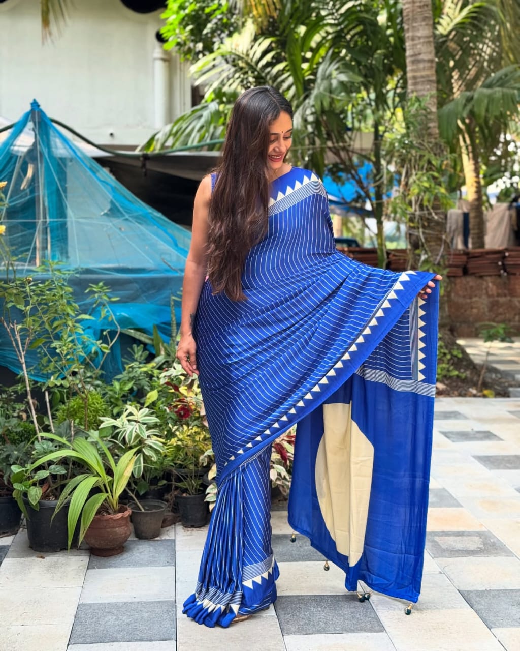 Tantalizing Royal Blue Digital Printed Crape Silk Saree With Beguiling Blouse Piece