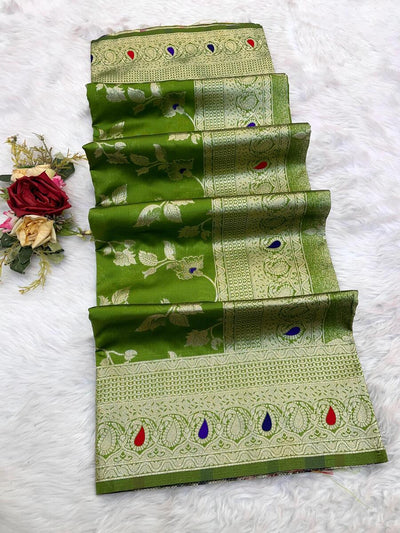 Ailurophile Green Soft Banarasi Silk Saree With Snappy Blouse Piece