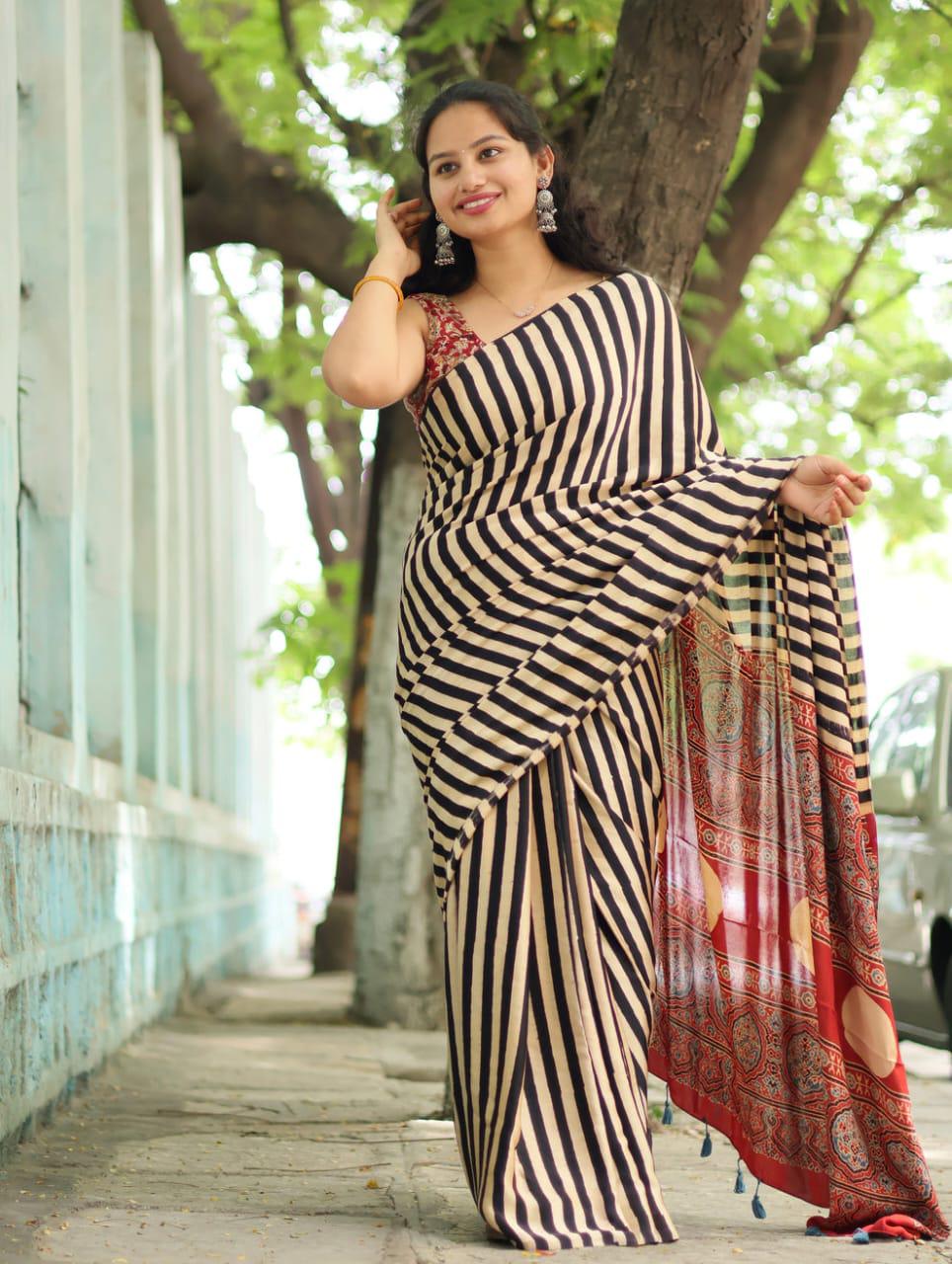 Posh Off White Digital Printed Crape Silk Saree With Classy Blouse Piece