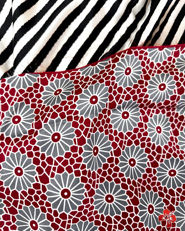 Posh Off White Digital Printed Crape Silk Saree With Classy Blouse Piece