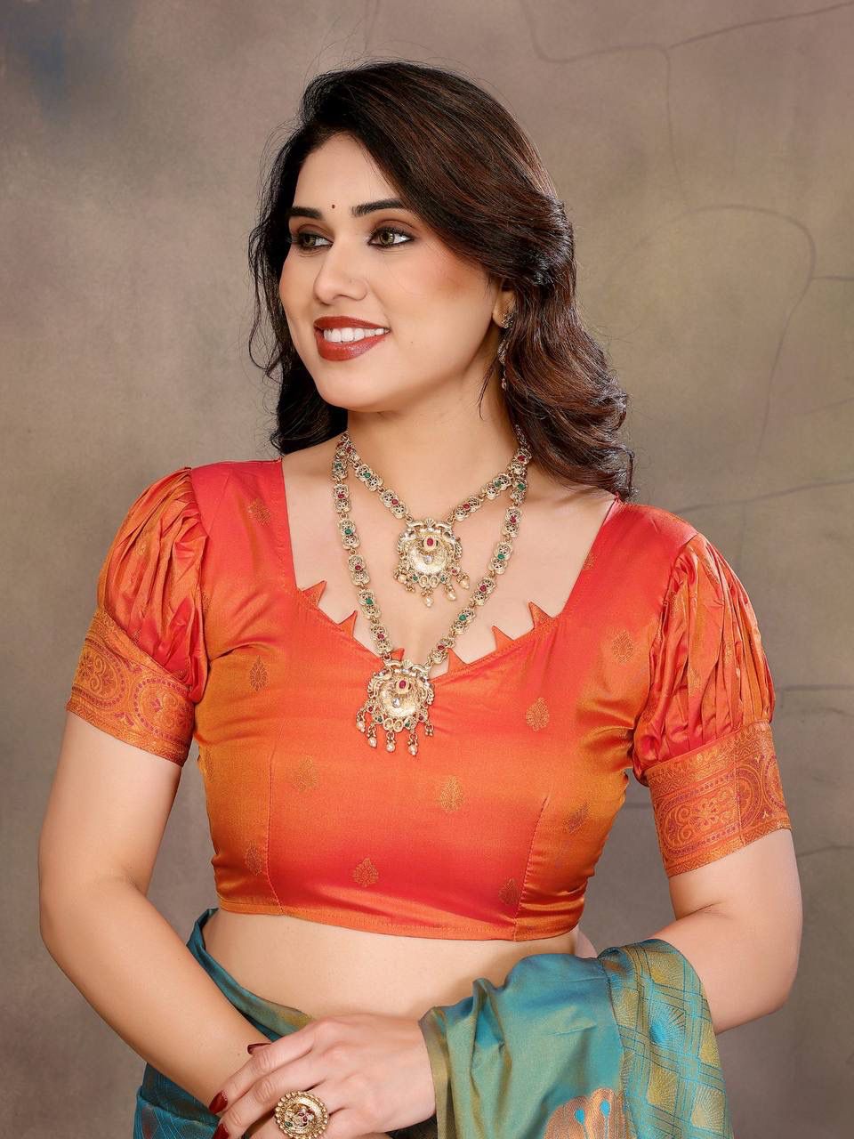 Extraordinary Rama Soft Banarasi Silk Saree With Angelic Blouse Piece