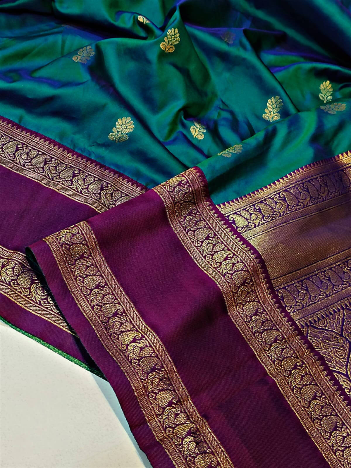 Phenomenal Rama Soft Banarasi Silk Saree With Opulent Blouse Piece