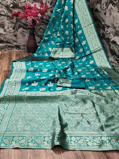 Supernal Rama Soft Silk Saree With Verdant Blouse Piece