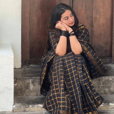 Elegant Black & Gold Checked Saree with Zari Border