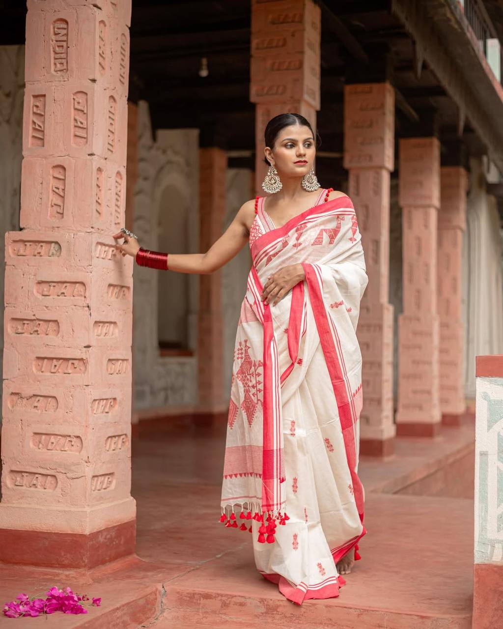 Classic Off-White & Red Handloom Cotton Saree