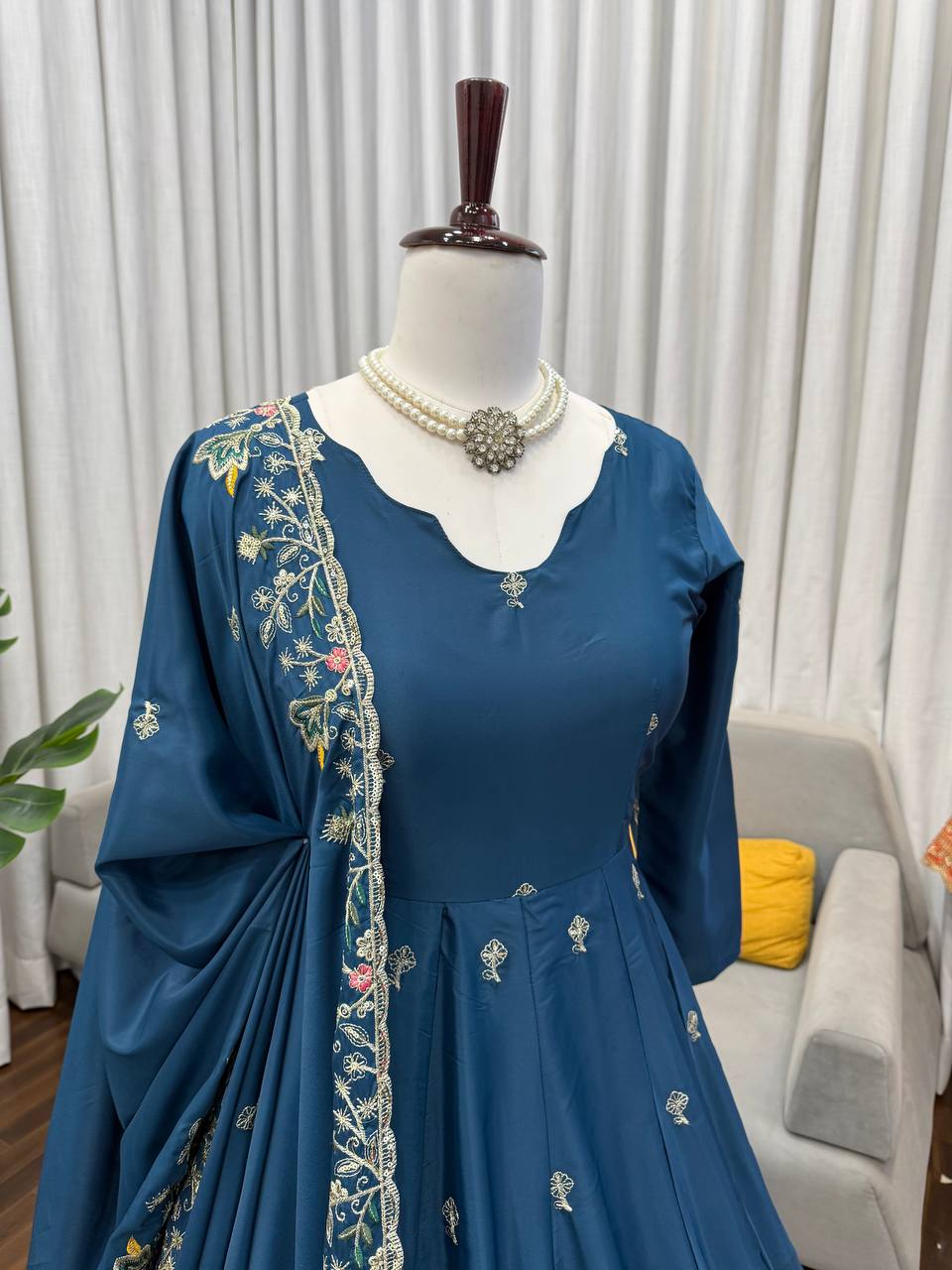 Elegant Embroidered Festival Anarkali Suit Set – 2 Color Options