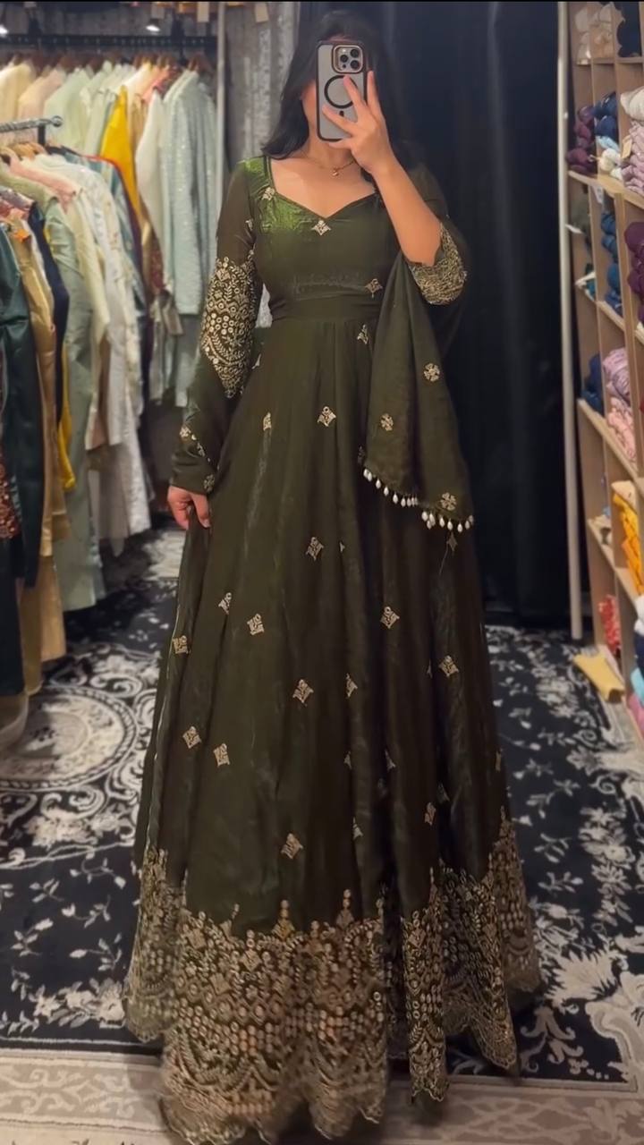 Elegant Embroidered Anarkali Suit Set with Dupatta – 2 Color Options